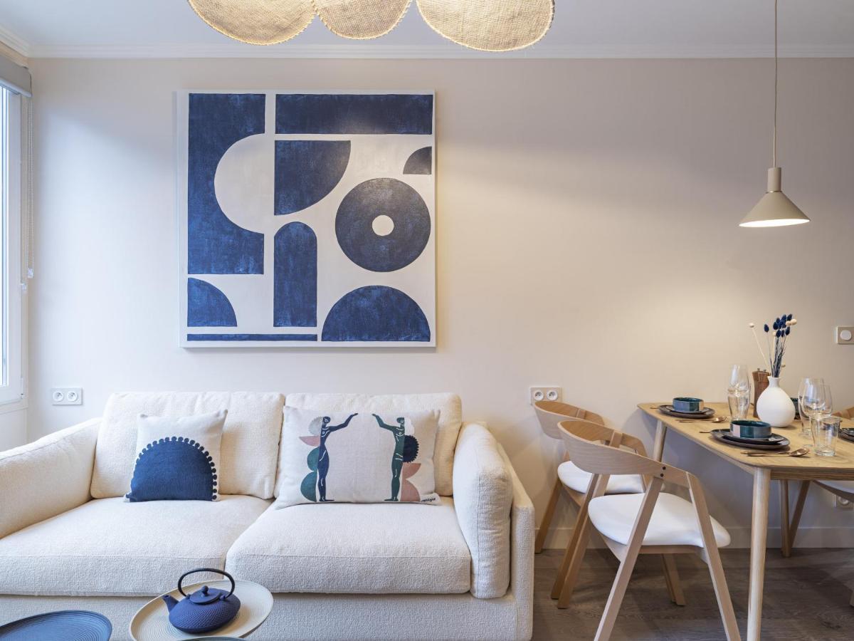 The Blue Suite On Champs Elysees Avenue Paris Exteriör bild