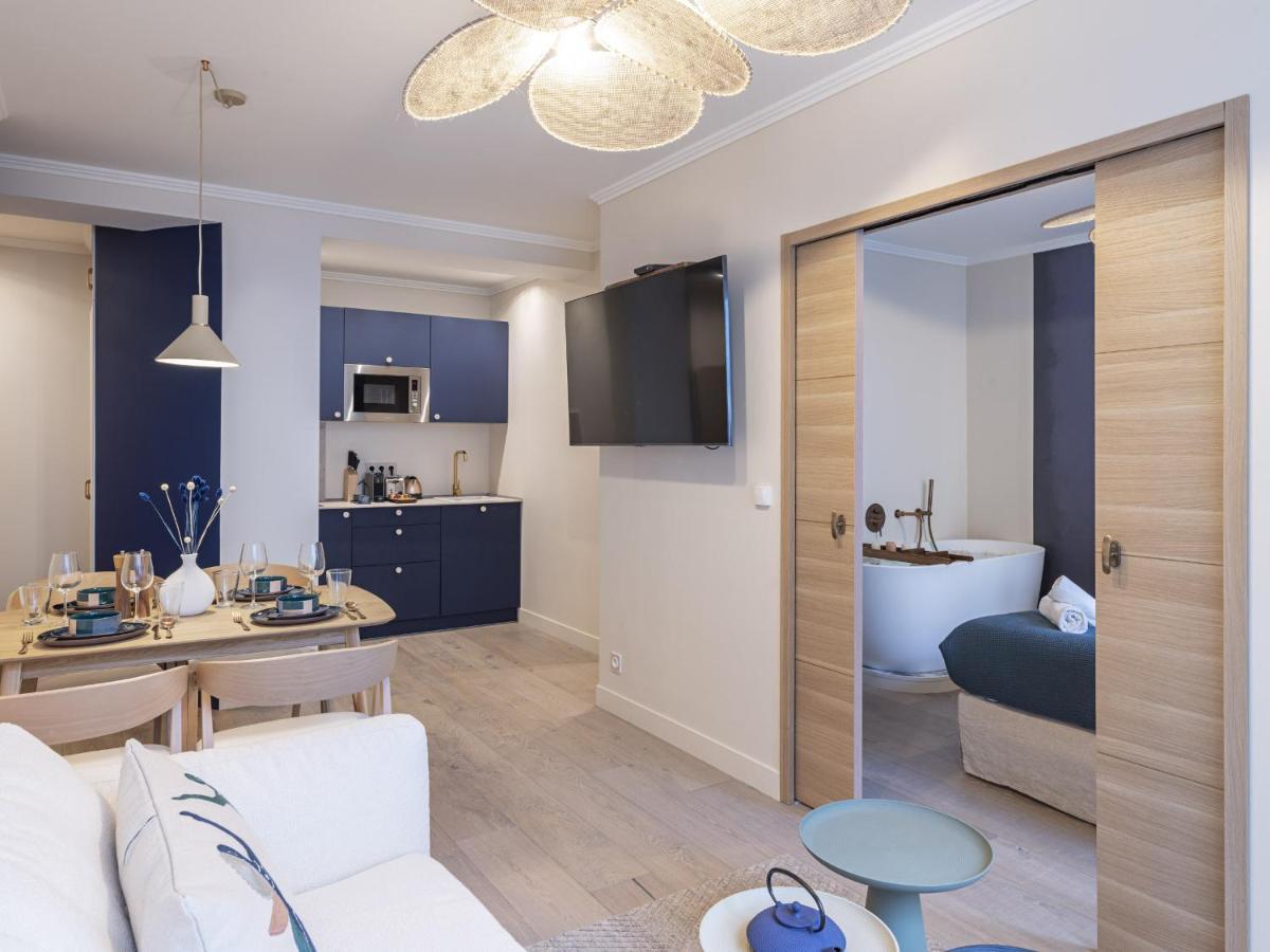 The Blue Suite On Champs Elysees Avenue Paris Exteriör bild
