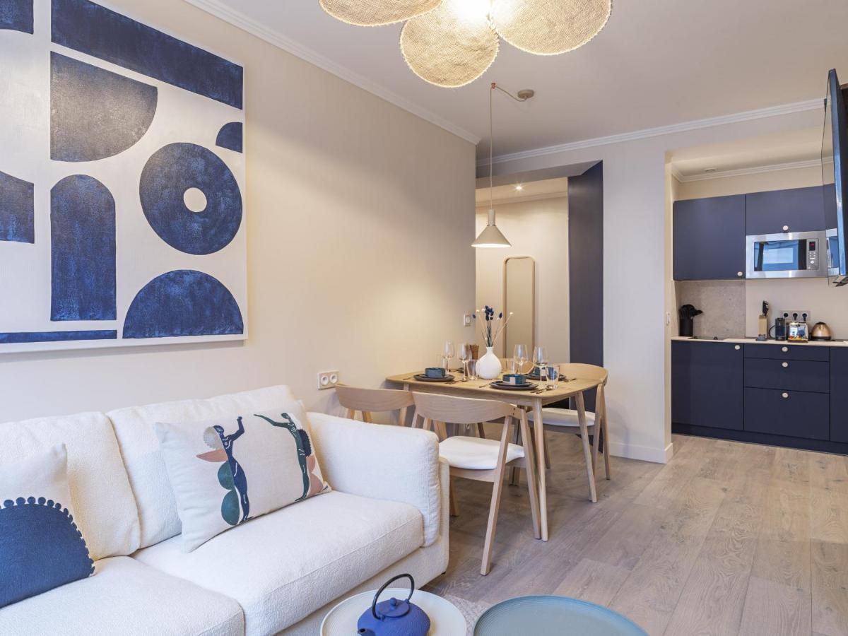 The Blue Suite On Champs Elysees Avenue Paris Exteriör bild