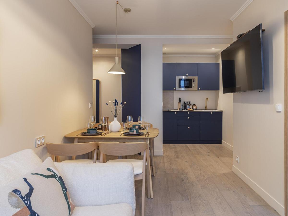 The Blue Suite On Champs Elysees Avenue Paris Exteriör bild