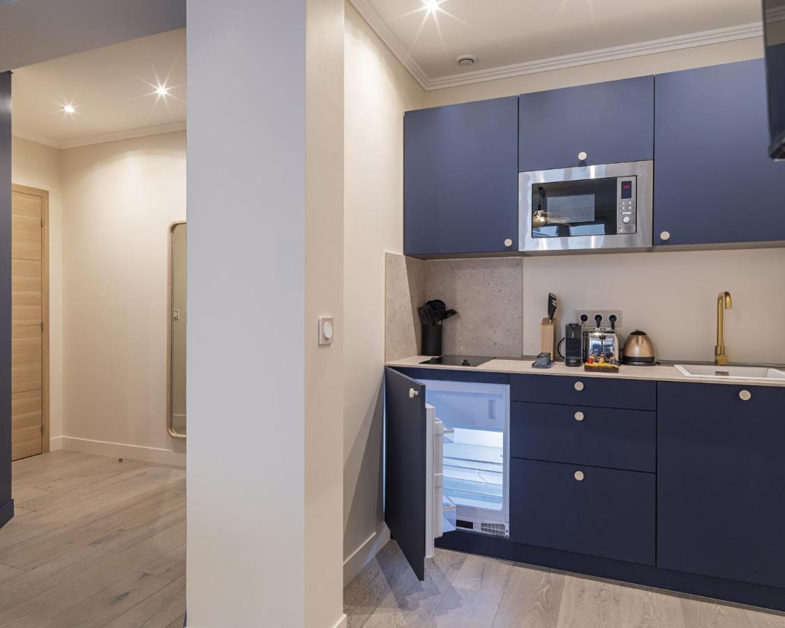 The Blue Suite On Champs Elysees Avenue Paris Exteriör bild