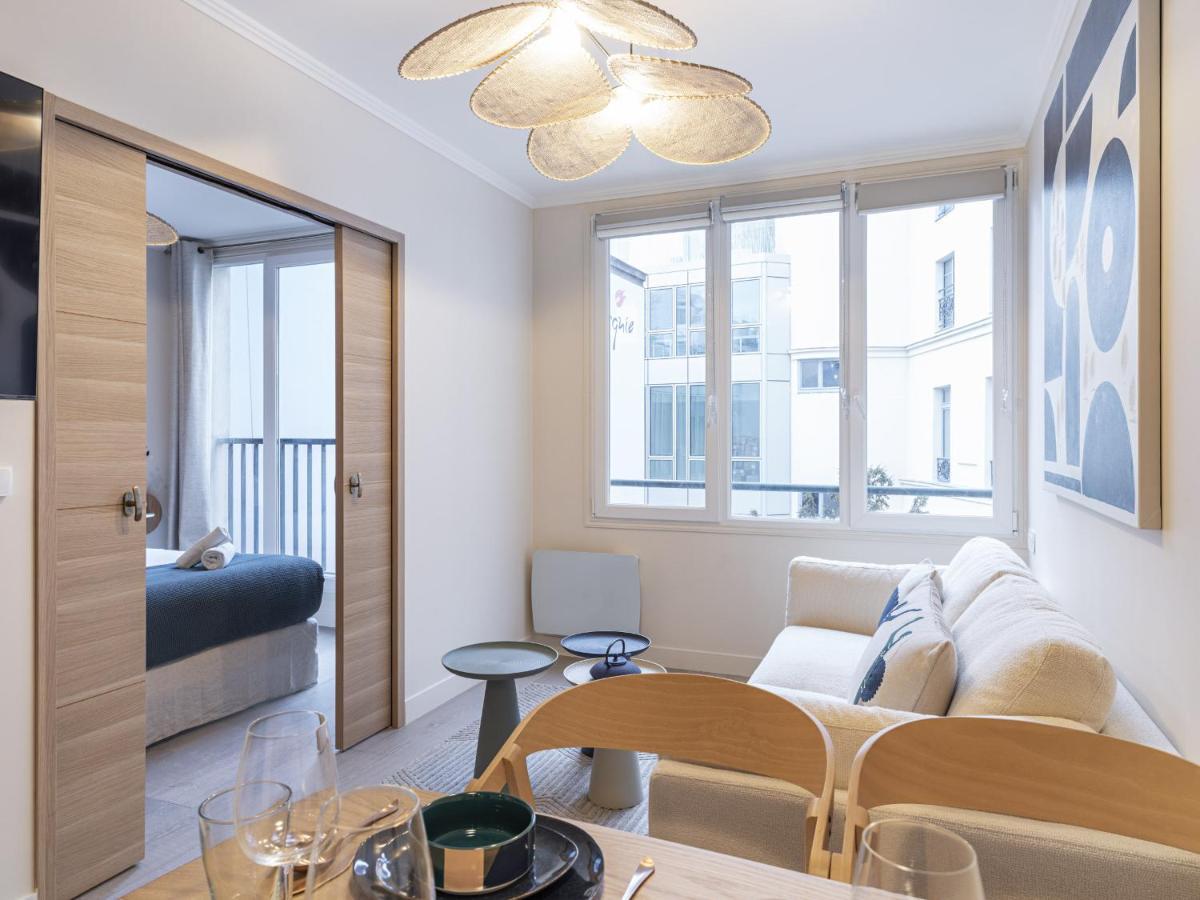 The Blue Suite On Champs Elysees Avenue Paris Exteriör bild