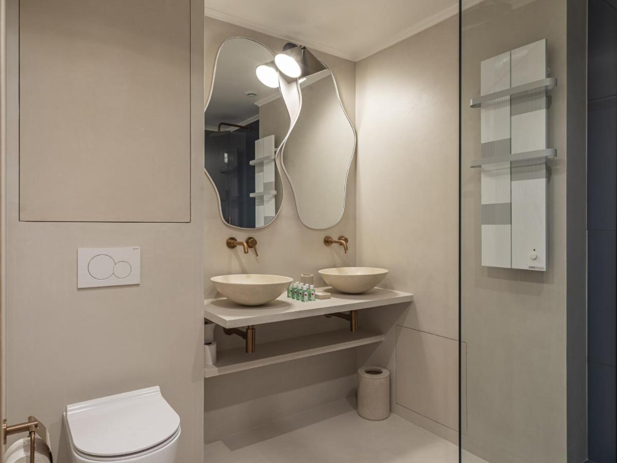 The Blue Suite On Champs Elysees Avenue Paris Exteriör bild