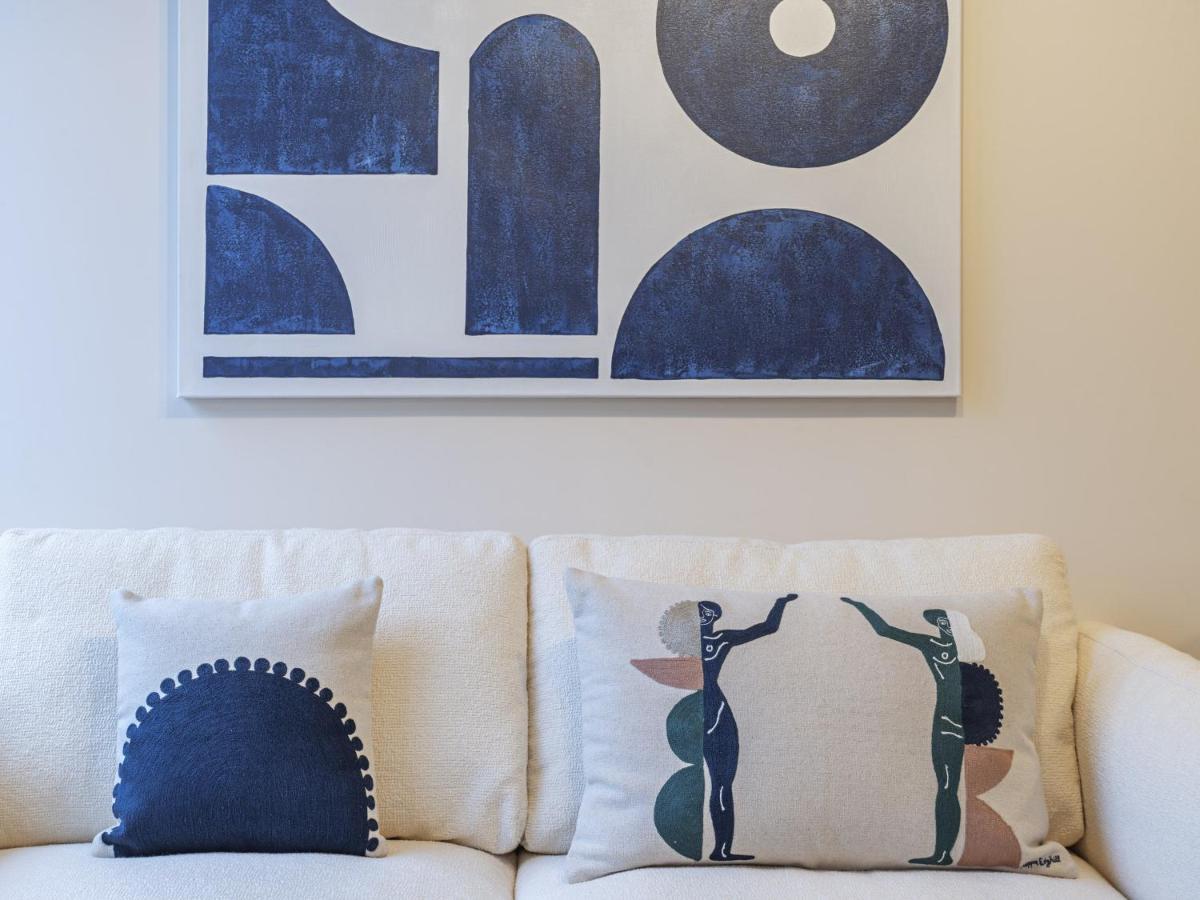 The Blue Suite On Champs Elysees Avenue Paris Exteriör bild